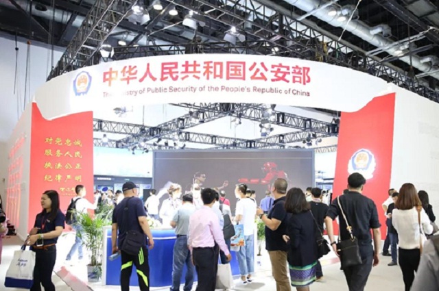 8-特金无线携无人机探测定位反制一体化装备亮相警博会-2.jpg